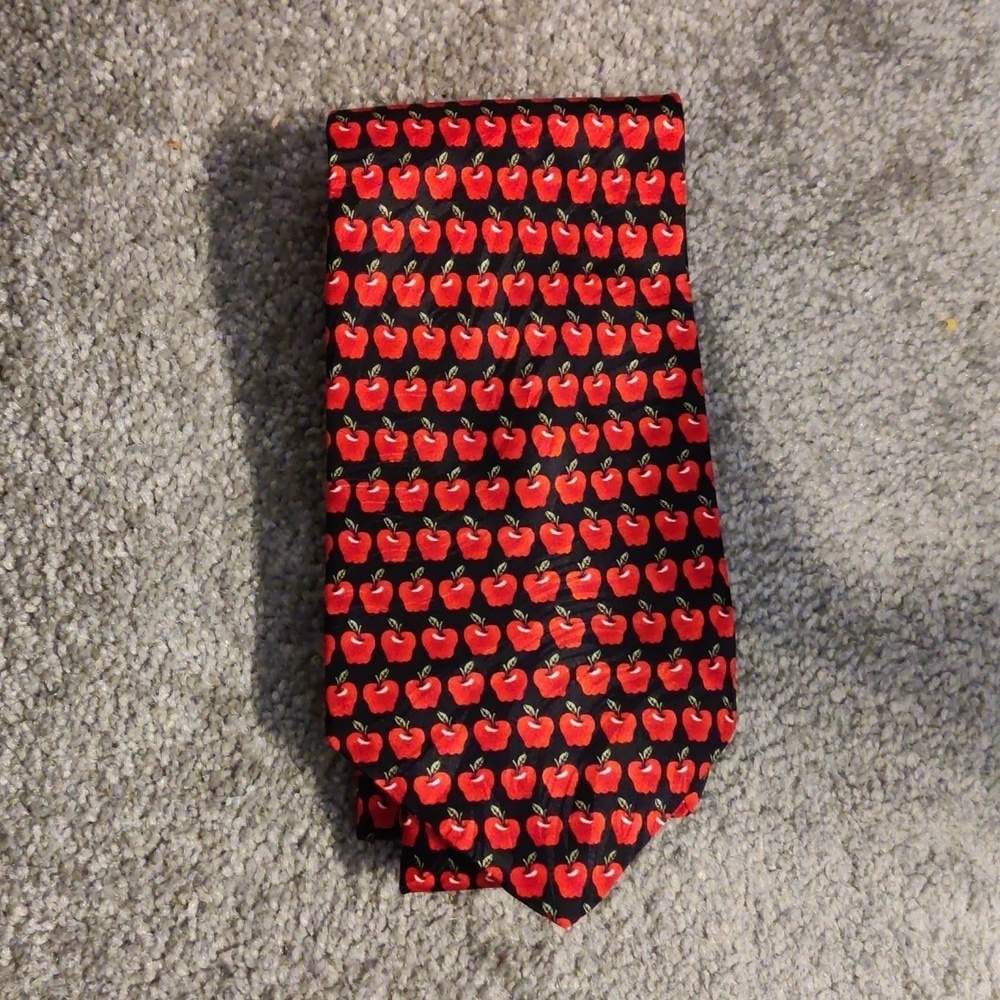 Museum Artifacts Apply sprint Black and Red Silk Necktie